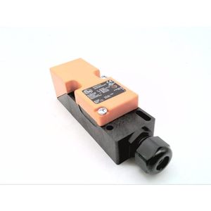 เซ็นเซอร์วัดระยะแบบเหนี่ยวนำ Ifm ขนาด 15 มม. 250Vac แบบขั้วต่อสกรู รวมเอาต์พุต AC DC แบบสองสาย สำหรับระบบลำเลียง - Product Image 1