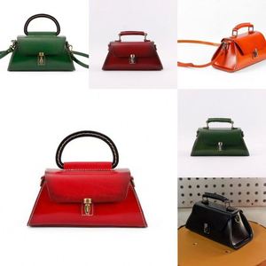Sac à main de luxe en cuir de vachette italien, style vintage, doublure en cuir de luxe, fermeture à bouton, sac portable de luxe pour femme - Product Image 2