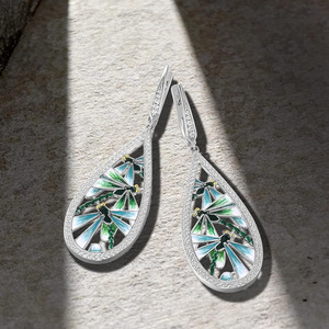 Orecchini a forma di libellula in smalto con zirconi, eleganti gioielli di design per donna - Product Image 4