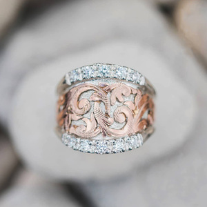 Anello F1432 in Oro Rosa con Diamanti, Fede Nuziale da Donna con Diamanti Naturali Taglio Brillante Rotondo Colore G e Pietre Laterali - Product Image 2