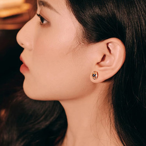 Orecchini a Perno Ispirati all'Occhio Blu Geometrico, Scintillanti con Micro-Incastonature, Elegante Gioiello da Donna, Regalo di Moda - Product Image 6