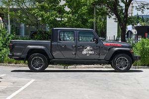 2025สำหรับ Gladiator <span class=keywords><strong>Jurassic</strong></span> <span class=keywords><strong>World</strong></span> Edition 3.6L V6เกียร์อัตโนมัติยาง R18ขับมือซ้ายรถใหม่ - Product Image 4