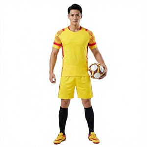 Ensemble de maillots de football jaunes personnalisés pour hommes, manches courtes, col rond, nom d'équipe uni, évacuation de l'humidité, 100% polyester, tenue d'équipe - Product Image 1