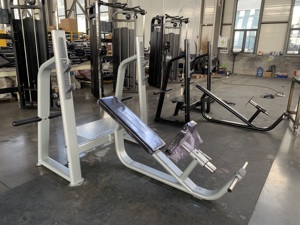 Banco de Ejercicios Profesional para Gimnasio, Plano e Inclinado, con Carga de Discos, de Acero Comercial, con Características de Seguridad - Product Image 4