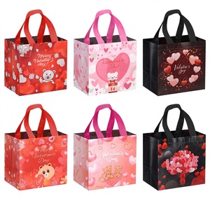 Sac fourre-tout durable en non-tissé pour la Saint-Valentin avec logo personnalisé et impression numérique pour l'emballage de parfums, cosmétiques et rouges à lèvres - Product Image 3