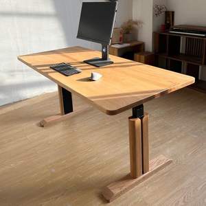 Bureau électrique réglable en hauteur en bois massif, bureau d'ordinateur en chêne avec pieds et structure réglables pour usage domestique ou professionnel - Product Image 1