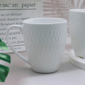 Mug en porcelaine 3D gaufré style nordique, très demandé - Logo personnalisé, certifié BSCI/LFGB, cadeau d'entreprise personnalisable, réutilisable, sans danger pour les aliments - Product Image 5