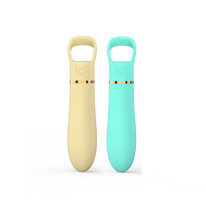 Vibrador de bala eléctrico fácil de viajar con carga USB para damas Masajeador de dedos de compañía magnético de varias velocidades - Product Image 1
