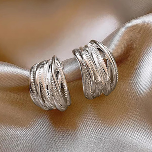Orecchini a perno da donna con texture minimalista, design a croce multistrato, stile moderno di alta gamma, idea regalo - Product Image 1