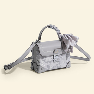 Nuovo 2025 grigio squisito pizzo ricamato <span class=keywords><strong>borsa</strong></span> a tracolla con sciarpa-serratura in metallo, materiale resistente, Design alla moda per le donne - Product Image 3