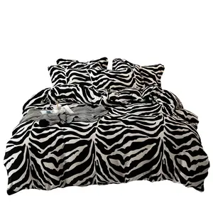 Zebra geometrik baskı yatak takımları toptan özel siyah ve beyaz pazen kadife yorgan yatak örtüsü seti