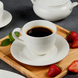 Set Moderno di Tazza e <span class=keywords><strong>Piattino</strong></span> in Porcellana Bianca JQY, Stile Casual Europeo, Tazza da Tè e Caffè in Ceramica <span class=keywords><strong>con</strong></span> <span class=keywords><strong>Piattino</strong></span> per Hotel - Product Image 4