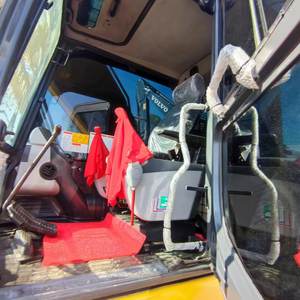 Excavatrice sur chenilles hydraulique d'occasion Komatsu PC240-8, modèle 2022, capacité de la benne de 1,2 m, avec moteur et pompe, à vendre à bas prix - Product Image 3