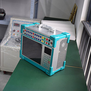 เครื่องทดสอบรีเลย์ฉีดไฟฟ้ารองแบบสามเฟส 110V (1A) - 220V (0.6A) ใช้งานง่ายและรวดเร็ว สีฟ้า - Product Image 6