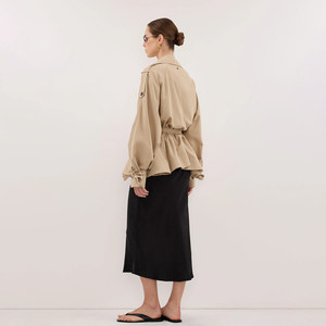 Trench-coat court kaki de style simple pour femme, silhouette de style britannique, vêtement d'extérieur fin et léger avec ceinture - Product Image 4