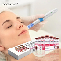 Stock complet d'ampoules de sérum à l'acide hyaluronique hydratant anti-rides et anti-âge