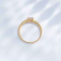 Anelli di fidanzamento da donna in oro giallo 18 carati con diamante da laboratorio taglio smeraldo a gambo dritto prismatizzato, anello con diamante coltivato in laboratorio