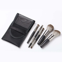 Ensemble de pinceaux de maquillage compact avec pochette de voyage protectrice pour les vendeurs e-commerce, les marques de détail et les services de commande en gros