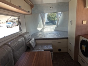 Caravane <span class=keywords><strong>de</strong></span> camping légère, moderne, version ultime, double essieu, familiale, <span class=keywords><strong>de</strong></span> luxe, avec cuisine et salle <span class=keywords><strong>de</strong></span> bain électriques mobiles - Product Image 4