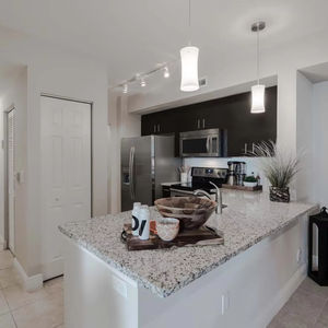 خزائن المطبخ خزانة زينة أثاث مخصص راقي بأسعار معقولة تستخدم شقق كيندال صغيرة كاملة الميلامين التوقيع - Product Image 1