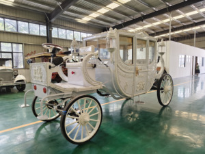 Carruaje Eléctrico Clásico Real de 4 Ruedas para Bodas y Parques de Atracciones, Color y Tamaño Personalizables - Product Image 4