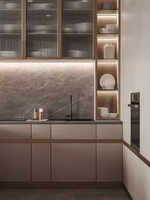 Personnalisation complète de la maison, armoires de cuisine en contreplaqué |   Design de meubles modernes pour petits appartements avec îlot central