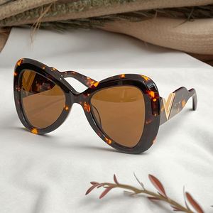 Lunettes de soleil œil-de-chat surdimensionnées UV400 pour femme, forme papillon colorée, personnalisables avec logo, collection mode 2025 - Product Image 3