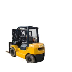 Montacargas Diésel Toyota 7FD30 Usado de 3 Toneladas en Buen Estado con Caja de Cambios, Motor y Rodamientos - Product Image 1