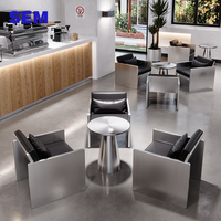 Tavolo e Sedie in Acciaio Inox Stile Industriale SEM per Caffetteria, Bar, Locali di Ristorazione, Divani per il Tempo Libero