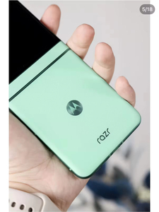 Teléfono Inteligente Moto Razr 60 5G Desbloqueado, Versión Global, Carga Rápida de 33W, Batería de 4000mAh, Pantalla de 6.9 Pulgadas, Teléfono Plegable Usado - Product Image 6