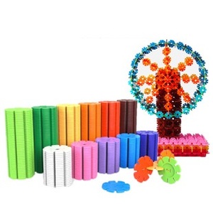 Bloques de construcción de copos de nieve para niños, juguetes de bloques de plástico entrelazados para <span class=keywords><strong>aula</strong></span>, creativos y educativos, venta al por mayor - Product Image 6