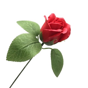 Décorations de Noël : Nouvelles fleurs de savon artificielles bouclées à 3 couches en forme de rose pour la décoration intérieure, <span class=keywords><strong>cadeau</strong></span> <span class=keywords><strong>DIY</strong></span> pour mariage et fête <span class=keywords><strong>des</strong></span> Mères - Product Image 4