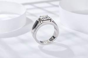 Мужское обручальное кольцо с муассанитом 1/2 карата, серебро 925 пробы с родиевым покрытием, огранка «бриллиант», закрепка на зубцах, кольцо для помолвки/праздника - Product Image 3