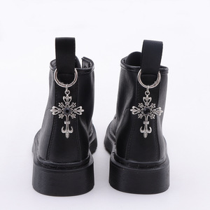 จี้กางเขนแบบกอธิคประดับทับทิม พร้อมจี้โลหะสำหรับตกแต่งรองเท้าบูทมาร์ติน เครื่องประดับแฟชั่น - Product Image 3