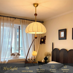 Lampe suspendue de style campagnard français 8090, abat-jour en textile beige avec baleines en bois, élégante lampe de plafond pour salle à manger, café, bistrot - Product Image 1