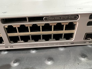 Commutateur Ethernet Gigabit 24 ports série 9300L C9300L-24T-4X-E avec 4 ports SFP+ 10G pour connectivité réseau haute densité 24x Giga - Product Image 2