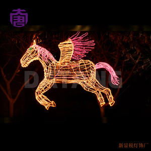 Decoración Navideña Impermeable IP65 con Marco de Hierro, Carruaje de Calabaza con Caballo LED, Fácil Instalación para Uso en Exteriores - Product Image 5