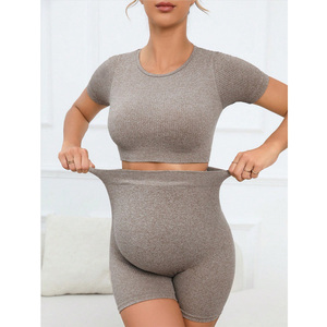 Femmes enceintes sans couture Yoga T-Shirt Shorts ensemble maternité Fitness entraînement vêtements <span class=keywords><strong>de</strong></span> <span class=keywords><strong>sport</strong></span> à manches courtes Yoga costume vêtements <span class=keywords><strong>de</strong></span> <span class=keywords><strong>sport</strong></span> - Product Image 4