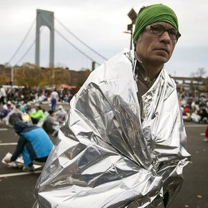 Manta de supervivencia para senderismo al aire libre, condiciones climáticas extremas, película de aluminio para uso de emergencia - Product Image 3