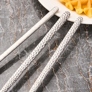 Cuchara Redonda de Titanio Puro Martillado, Plateada, con Mango Largo, Diseño Moderno para Uso Doméstico y en Restaurantes - Product Image 5