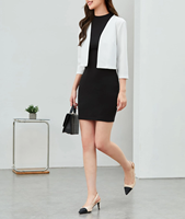 Veste de costume courte chic et classique blanche à manches 3/4 pour femme, idéale pour le bureau et les occasions professionnelles