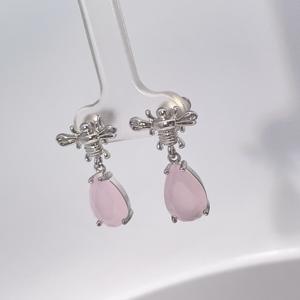 จี้รูปทรงลูกแพร์ประดับเพทายสีชมพูชุบทองเหลืองสำหรับผู้หญิง ดีไซน์น่ารักจาก Tianyu Gems พร้อมต่างหูแบบคลาสสิกสำหรับผู้หญิง - Product Image 6