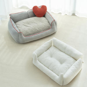 Sofá cama de felpa de lujo para perros con almohada de corazón, cojín lavable suave y acogedor para perros y gatos pequeños y medianos - Product Image 2