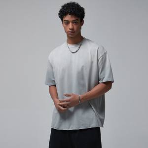 Camiseta Casual de Algodón Vintage para Hombre, de Manga Corta, Estilo Holgado con Lavado Ácido y Efectos Desgastados, Larga (250 g/m²), con Patrones Transparentes Rociados - Product Image 3