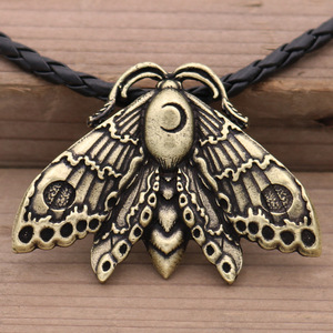 2021 classica esplosione falena insetto <span class=keywords><strong>farfalla</strong></span> in lega rotonda ciondolo luna runa <span class=keywords><strong>collana</strong></span> - Product Image 4