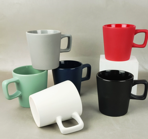 Taza de Cerámica Estilo Minimalista, Taza de Café de Color Sólido con Asa Cuadrada Única para Hogares Estéticos - Product Image 1