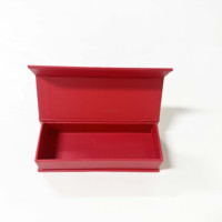 Petit coffret cadeau de luxe avec logo personnalisé pour les mariages comprenant du chocolat et une sucette de luxe pour les invités et les sushis