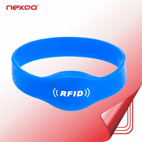 Prix usine RFID Silicone Bracelet Inscriptible Étanche Passif NFC Bracelet Mini Tag 13.56MHz 125kHz 1K PVC Puce QR Code