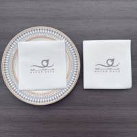 Serviette Airlaid Blanche Imprimé Logo 100% Pâte De Bois Vierge 1 Plis Serviette pour Café Fête De Mariage