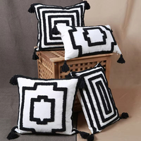 Housse de coussin décorative à rayures noires, style marocain, avec pompons, pour canapé, salon, chambre à coucher, 1 pièce
